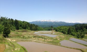 残雪の守門岳