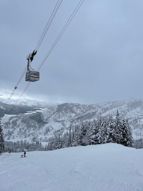 スキー初滑りイメージ
